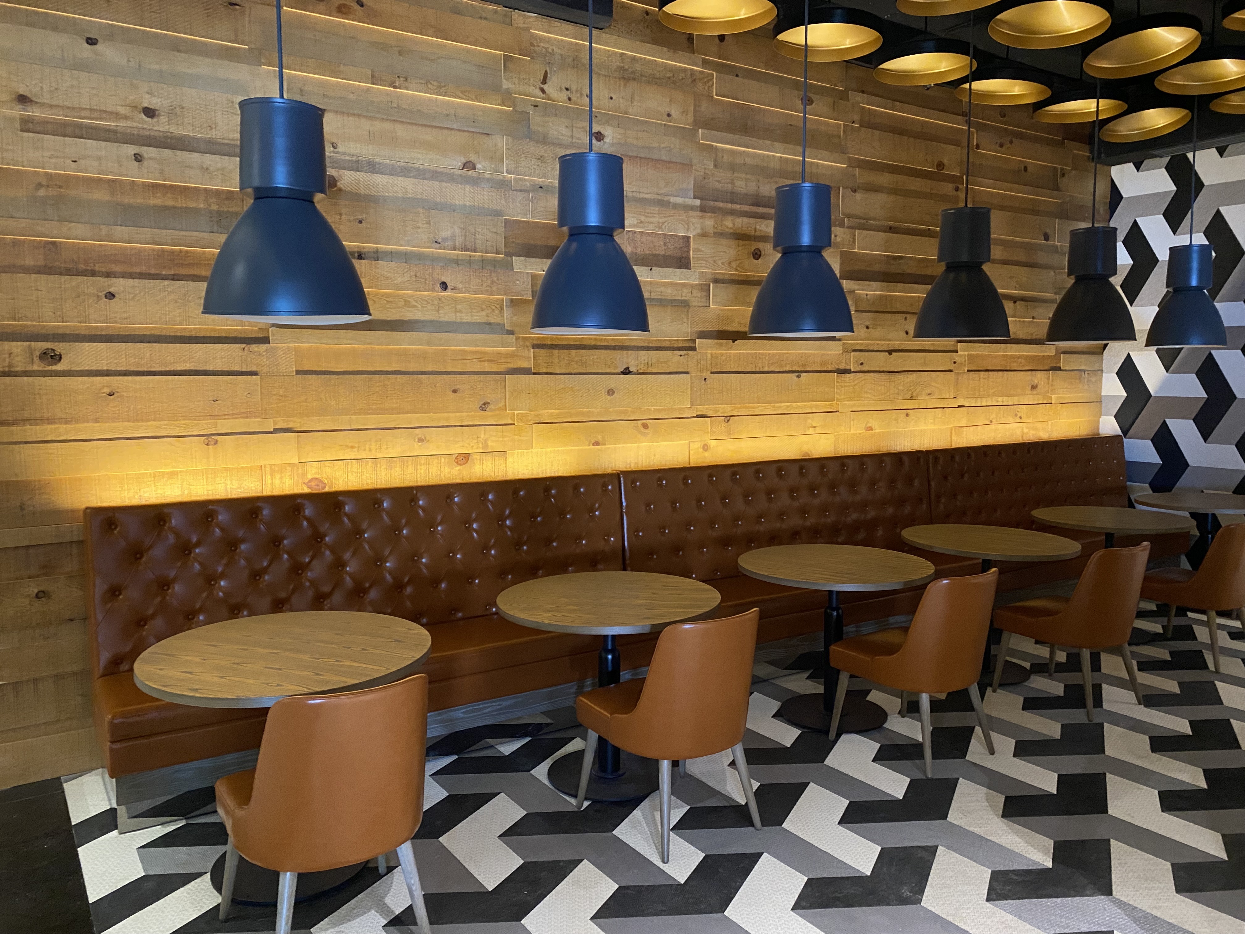 Área de asientos en restaurante